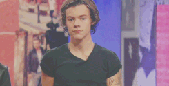  @Harry_Styles : People keep calling me a toe?! 