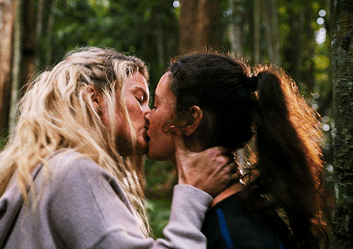 TONI SHALIFOE And SHELBY GOODKIND In THE WILDS (2020-) Season 2