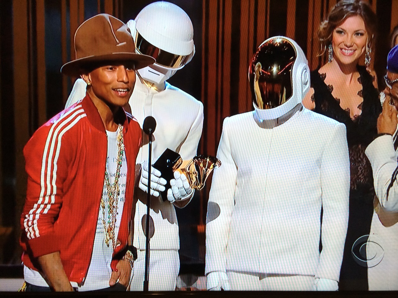 itslowrend:  Daft Punk wins Record of the Year! 