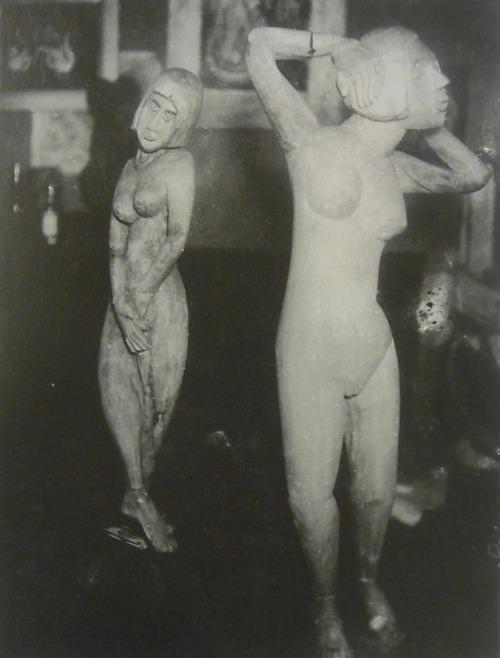E.L. Kirchner, Zwei Plastiken vor Gemälde (Two Statues in front of Paintings), about 1913