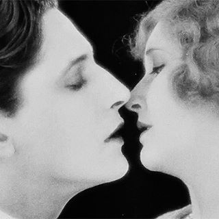 So much chemistry between #IvorNovello and June in #Hitchcock&rsquo;s #TheLodger. #SilentMovie #