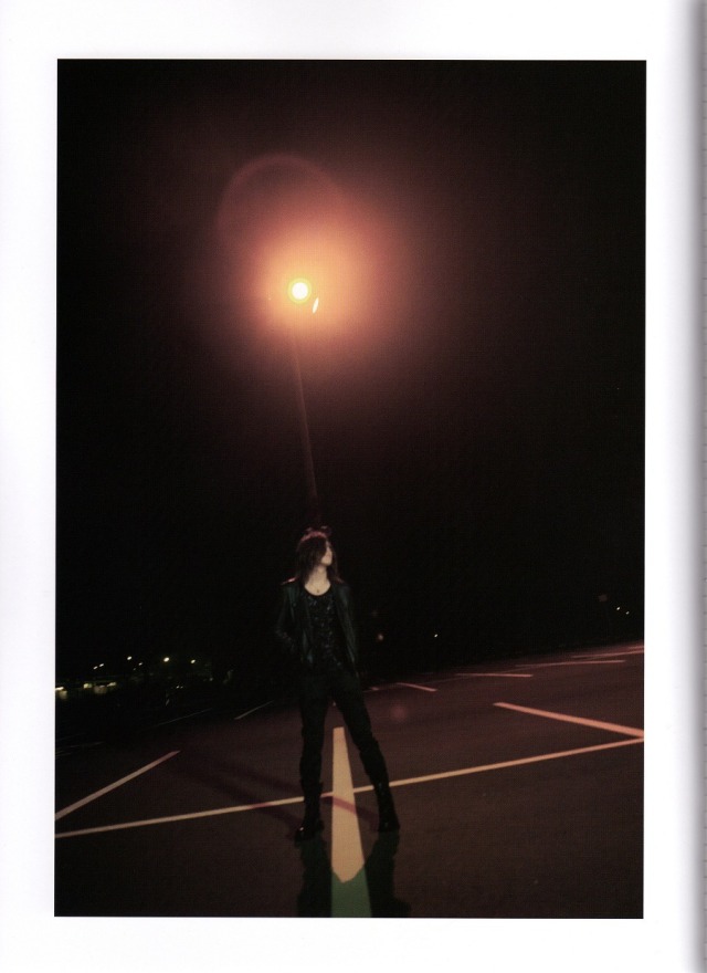 #戒#kai#kai gazette#the gazette #the gazette kai #light#night#street lamp#lamp post#derangement #groan of diplosomia