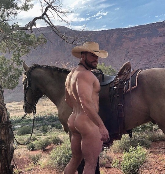 atlversjock:  duece62001us:    Ride a cowboy…that porn pictures