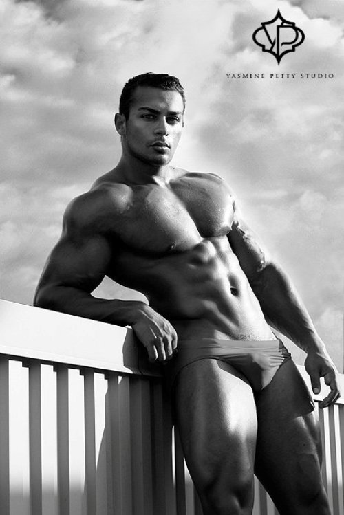 mitos:  Johan Fehd Karouani by Yasmine Petty (2010)  Muscular, extraordinarily handsome, and with a great looking bulge - WOOF