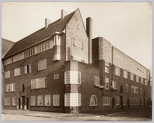 danismm:Housing, Amsterdam 1920s  architect: Boterenbrood, J.