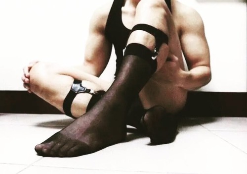 jialebrave:#gay #lgbt #menlove #menfeet #blacksocks #gaysocks #sheersocks