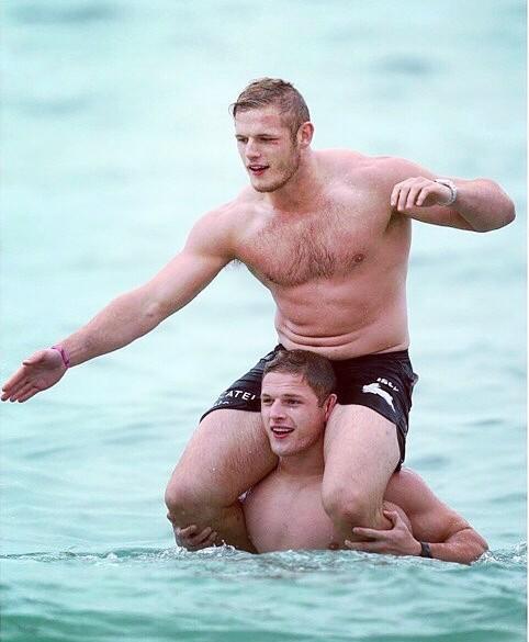 giantsorcowboys: He Ain’t Heavy, He’s My Brother!The Burgess Twins Have Each Other’s Backs!Woof, Bab