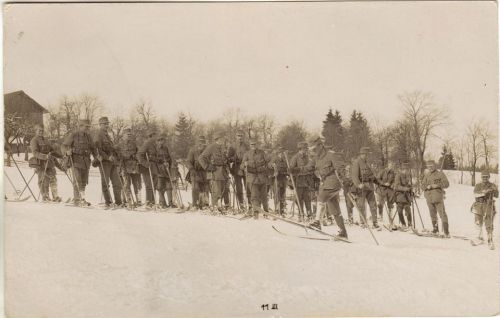 tuttieroi:Schneeshuhtruppen learn to ski, WWI