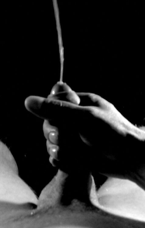 upcloseandsexual:  rabbits4play:  funnnyhoney: Spwish ! :-)  Taking you so close you can actually taste it, smell it, feel it, fuck it, suck it, swallow it… 