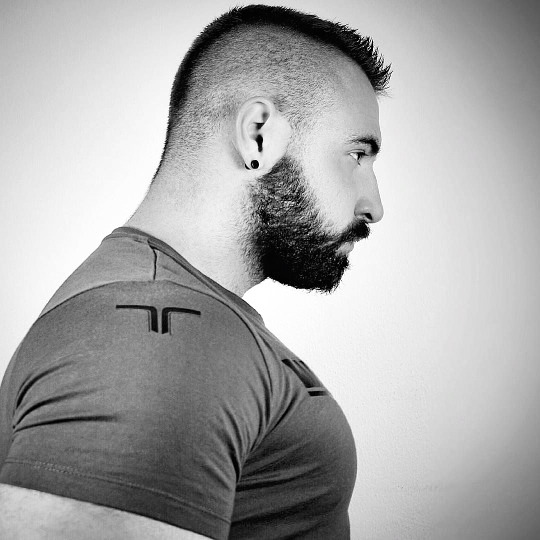 hairychestg:  abeautifulindiscretion:  Bear In Mind   hairychestg 