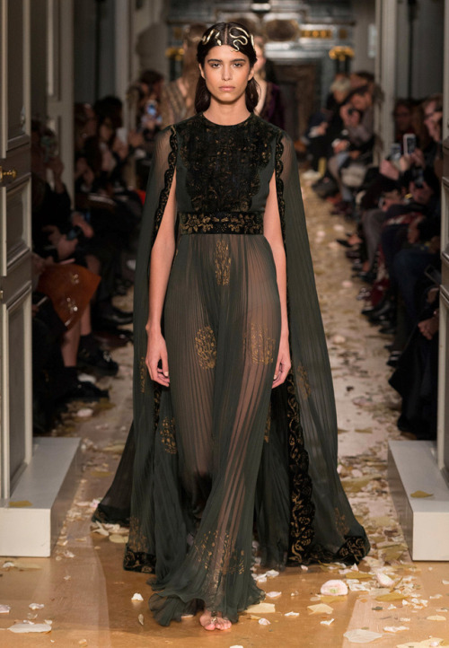 allthatglittersisnotfashion:Valentino Couture Spring Summer 2016