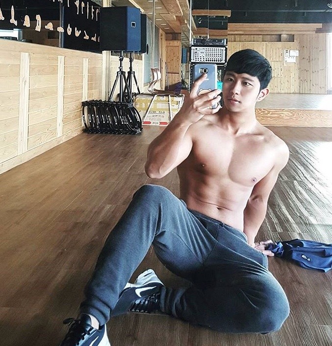 travelercx: Working out has done this boy a lot of good. 