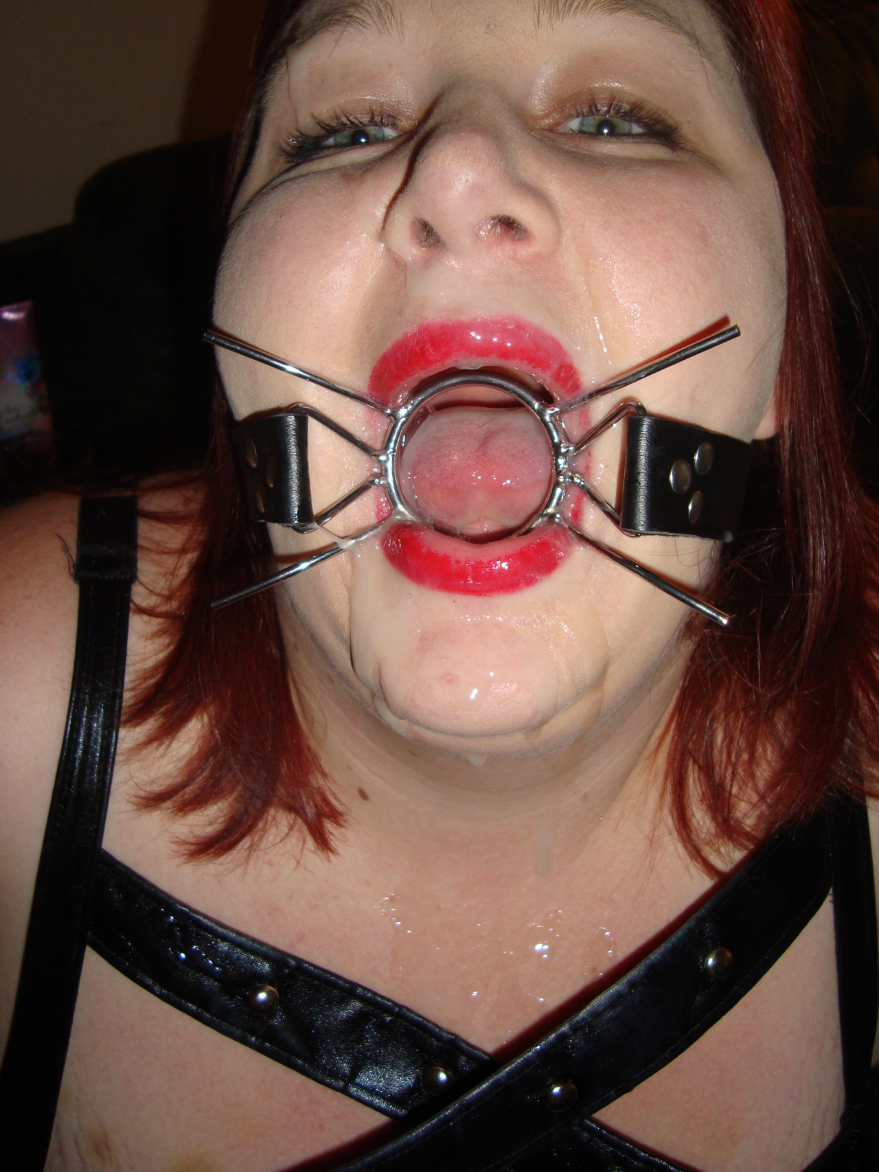 scarletslutmolly:  Blow job through the gag and then a lovely facial