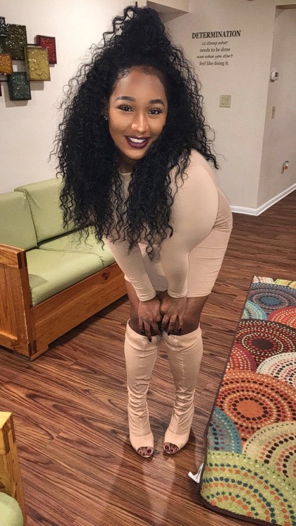 unknownwonderful:  jada-mj-simone: Nudes😜 love this outfit!