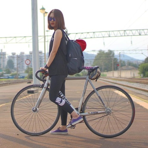 fixiegirls:Repost from @solog_s2 #solog #fixie #fixedgear #singlegear #fixiegirl #singlegear #solog 