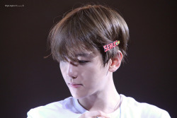 perfectmysass:  Baekhyun with the Sehun clip,