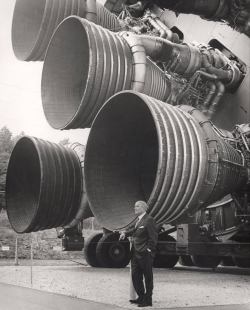oldschoolgarage:  Wernher von Braun stands in front of the F1 engines on the Apollo,circa 1967   🚀