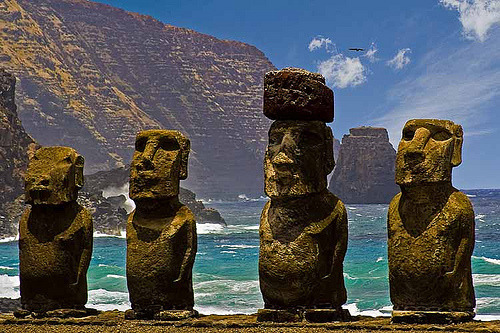 meditategravitate:belovedlotus:karamazove: Moai, Easter Island. Carved by the Rapa Nui people, the m