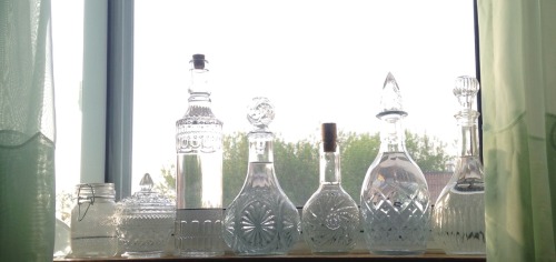floralwaterwitch:  That one time when my back didn’t hurt so I filled every empty decanter, bo