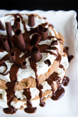 do-not-touch-my-food:    Chocolate Pavlova