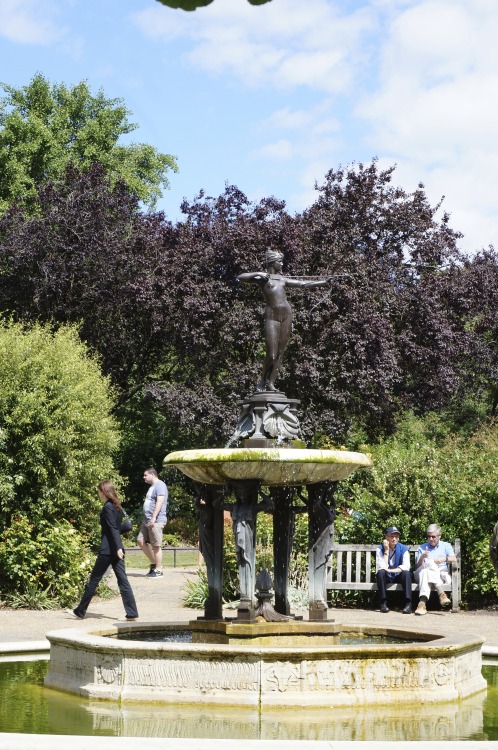 Artemis bow - Hyde Park London UK