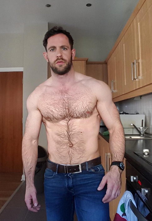 Men That Turn Me On: #manly men #woof #hairy chest