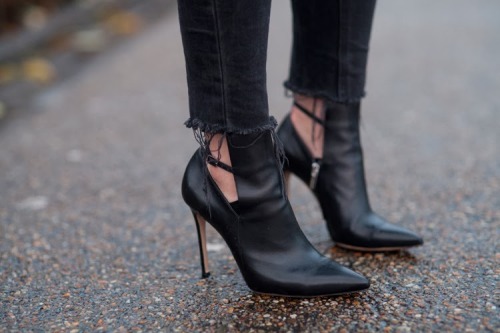 what-do-i-wear:   Gianvito Rossi boots(image: portablepackage)