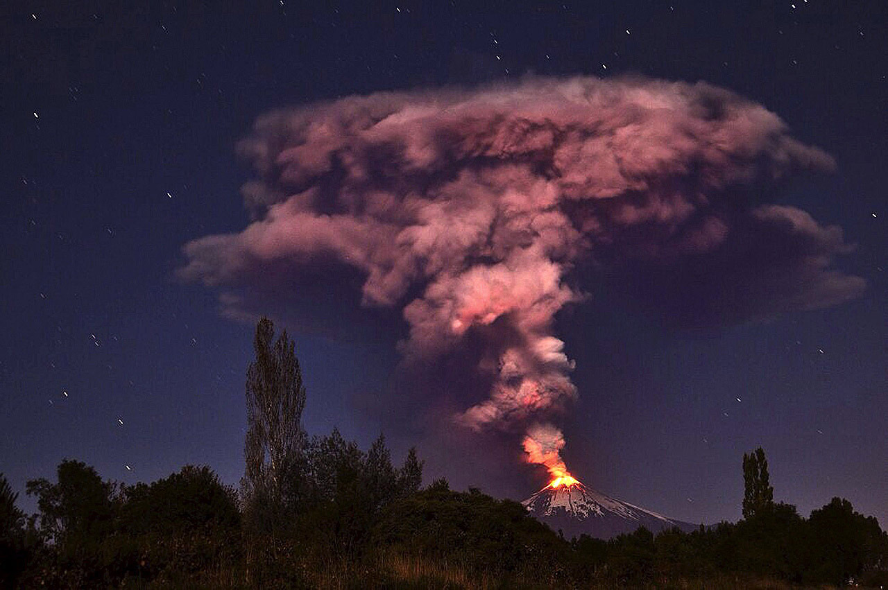 clarincomhd:  Erupción del volcán Villarrica, a unos 750 kilómetros al sur de