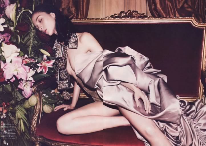 parasoli:  mariacarla boscono by camilla akrans for vogue nippon march 2009.