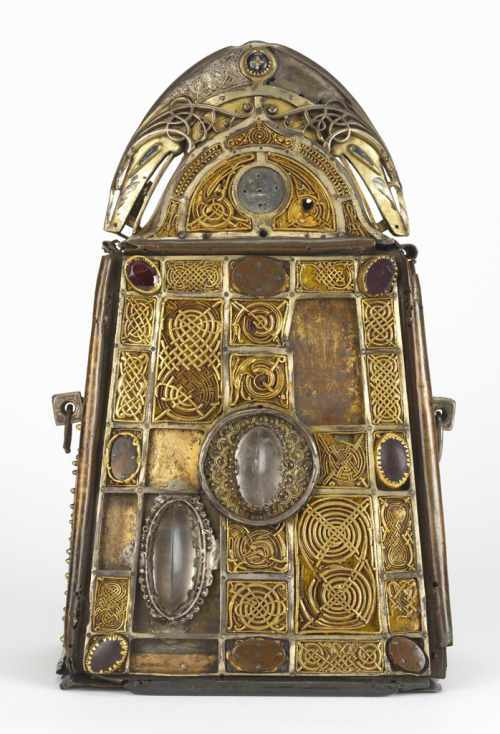 mediumaevum:The Bell shrine of St. PatrickCommissioned by Domnall MacLochlainn, High King of Ireland