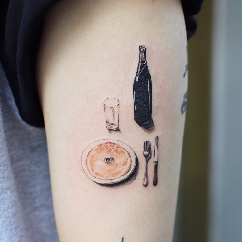Tattoo by Daldam aka Dam-I aka 담이 on Instagram: https://www.instagram.com/p/B0qRGVwjBwn/René Magritt