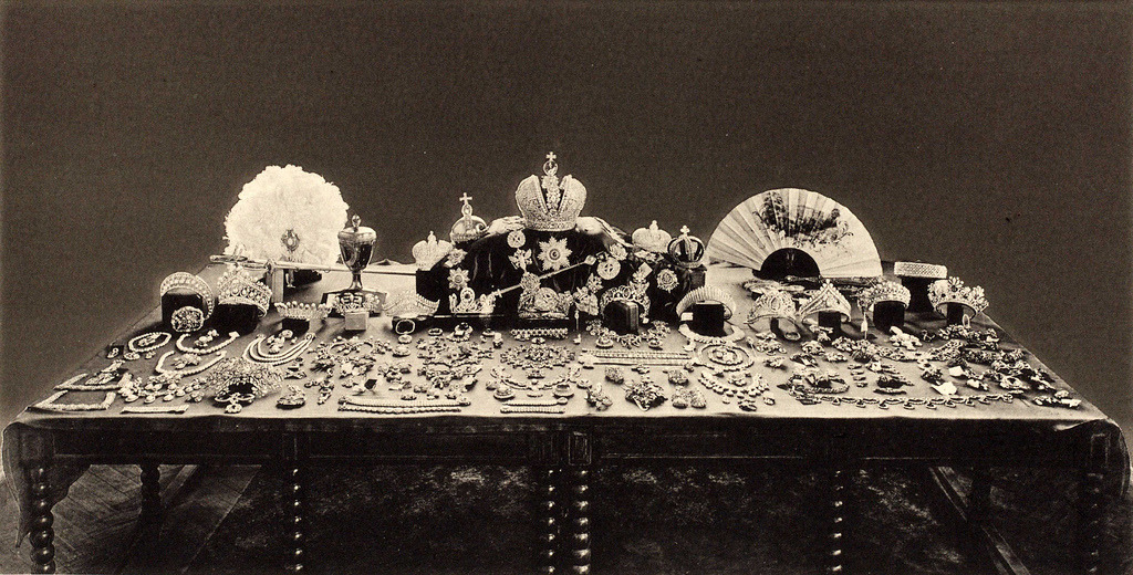 tiny-librarian:  A 1925 photo of the Russian Crown Jewels after the revolution. Source
