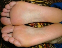 evangeline-hot-feet:Severe foot fetish and