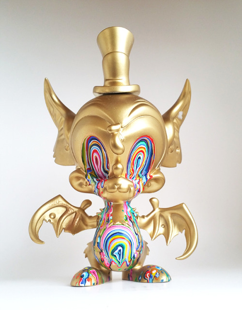 camilladerricoart: Hey guys! Check out my “Golden Rainbat” custom Night King vinyl by Br