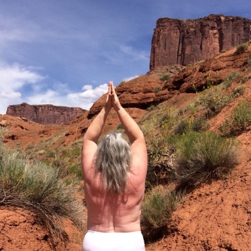 thetoplesstour: #sunsalutation near Castle Valley, Utah. Thankful for every sunrise and every sunset