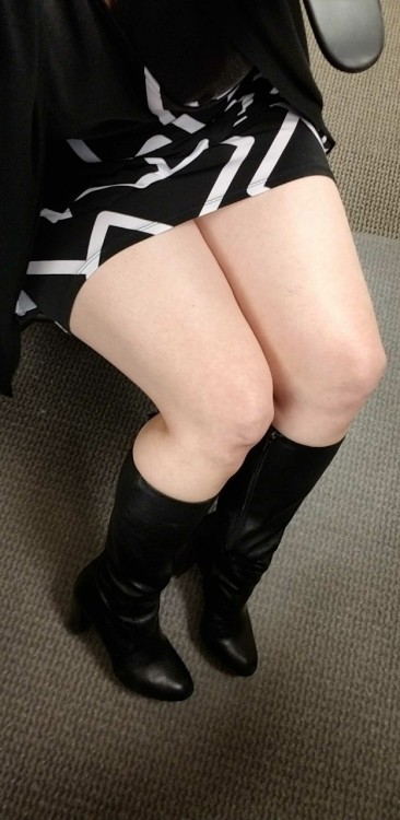 slippersandalspanking: chantel7132-original: Boots for nice cool weather. I love bare legs and Boots