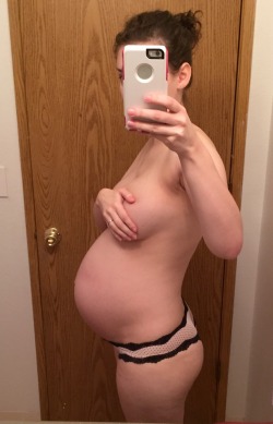 Mygr0Wingfamily:  30 Weeks Pregnant Tomorrow. Third Trimester Is Kicking My Ass.