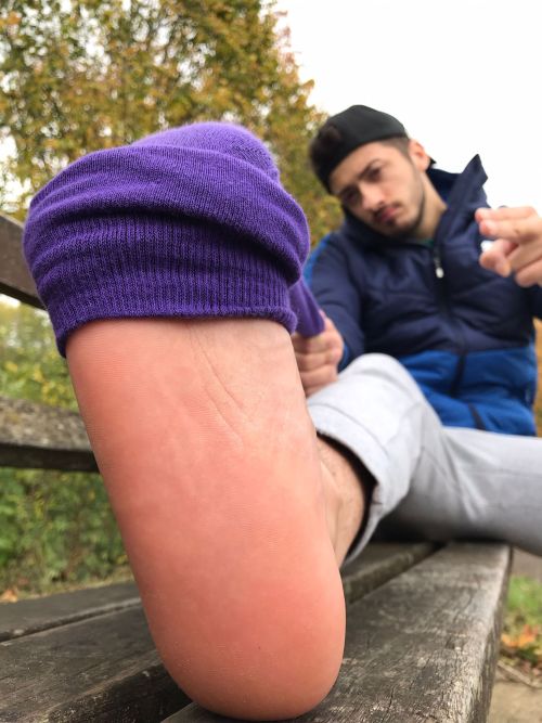 masterfzzz:Socks on or off? 🤔#findom #macrophilia #footmaster #alphafoot #finsub #finslave #cashfag #cashmaster #cashslave #cashcow #paypig  great foot