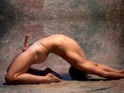 menandsports:  erect yoga guy