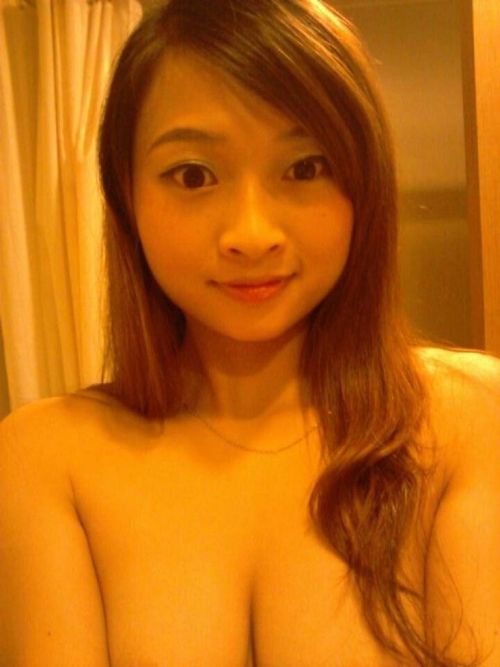 icameltoehunter:  Sg gal leaked photos