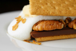 yumi-food:  Late Night Breakfast S’mores