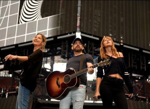 taylorswift: SOUND CHECK WITH THESE 2 BABES. Thank you Sugarland for surprising the Dallas crowd wit