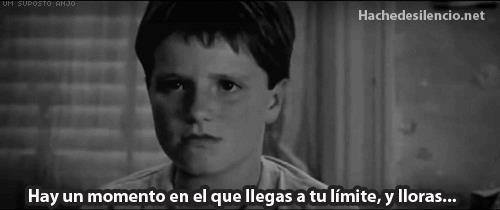 1perfectaimperfeccion:  Lloras descontroladamente, cansado ya de todo, por dejarte engañar, por dejarte hacer daño, por todo lo malo…