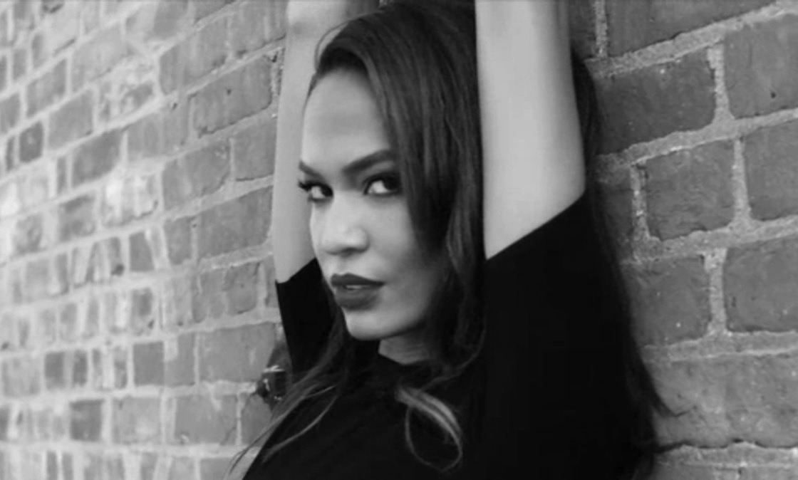 elenaflorr:  can we all just talk about joan smalls in the yoncé video for a second