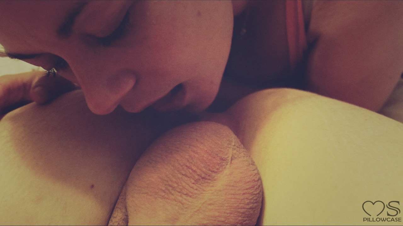 makeup-stained-pillowcase:  Daddy loves the feel of my wet little tongue circling
