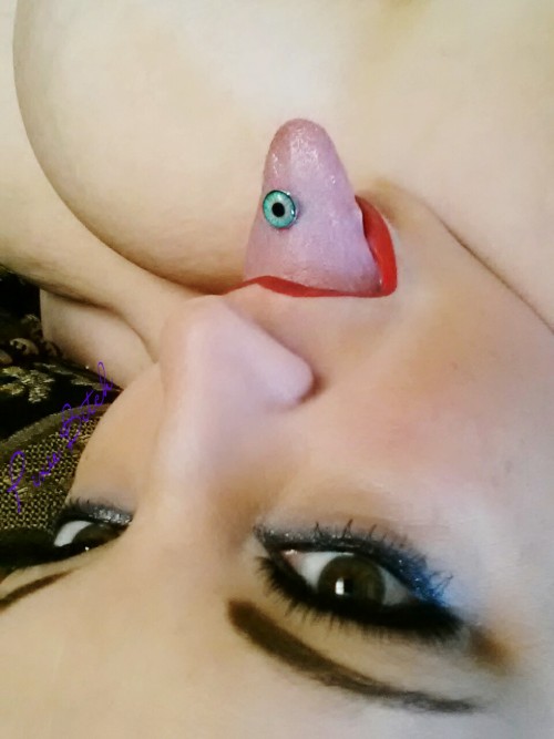 Porn Pics pixie-bitch75:  Gotta luv a third eye to