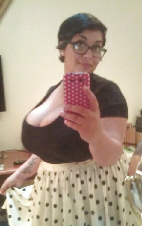 fat-selfie: Check Her Dating Profile