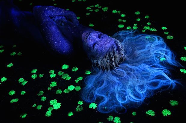 wordsnquotes:  culturenlifestyle: Stunning Black Light Bodyscapes by John Poppleton