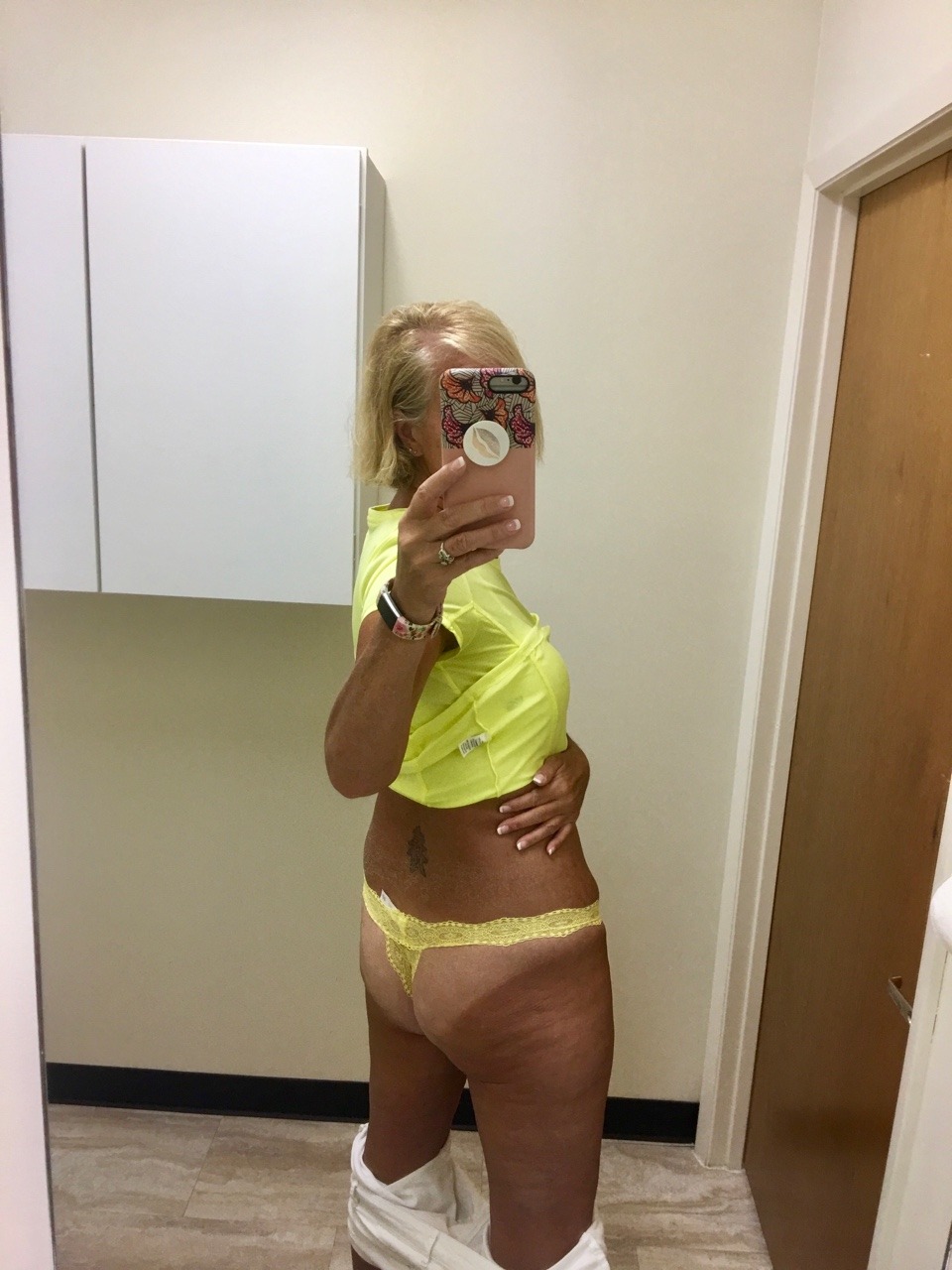 mikeang2013:Working on my tan , Matching Monday😊😊🐙🐙 re blog me!