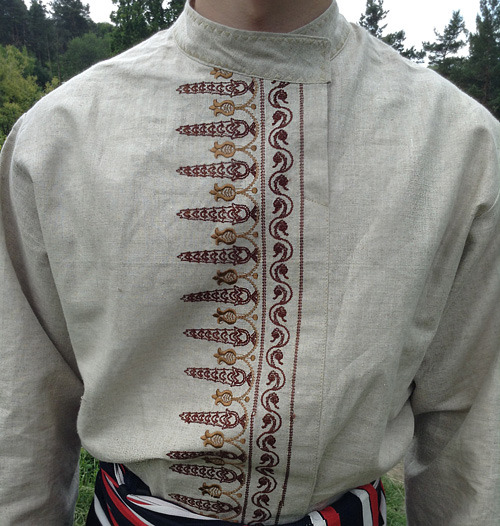 kimmariesembroidery:This a Crimean Tatar pattern.  I thought it was a really interesting look - actu